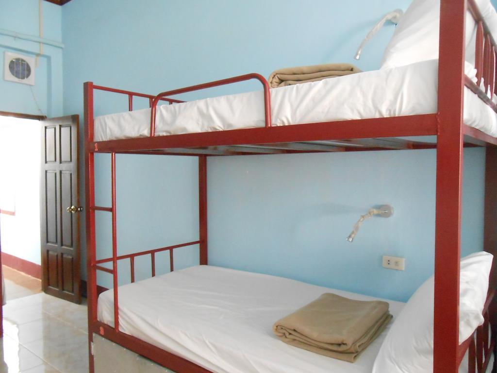 Lucky Backpacker Hostel Vientiane Room photo